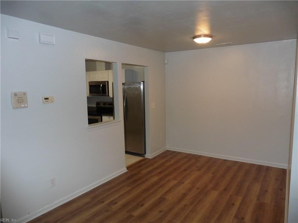 449 Peregrine St - Photo 5 of 15