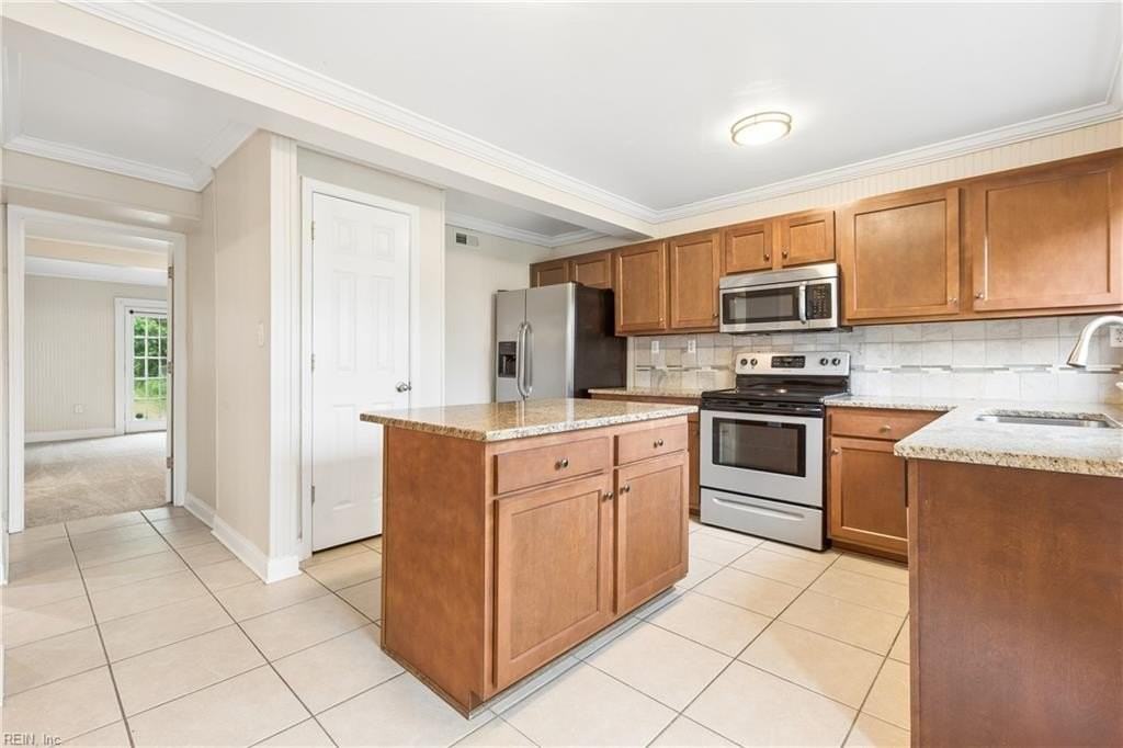3604 Spottswood Pl - Photo 4 of 36