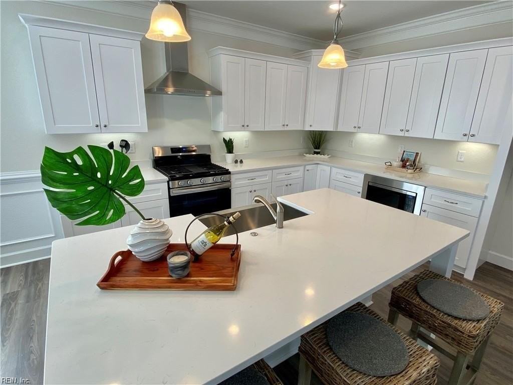 4608 Gosnold Ave - Photo 4 of 7