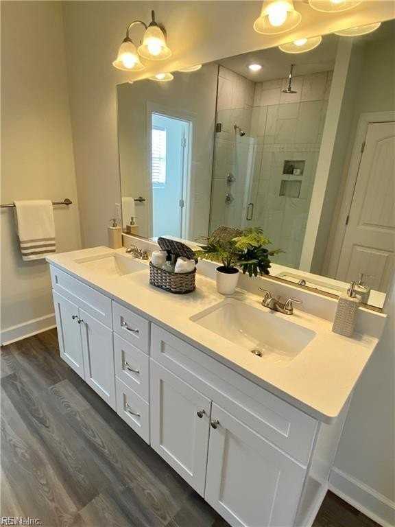 4608 Gosnold Ave - Photo 6 of 7