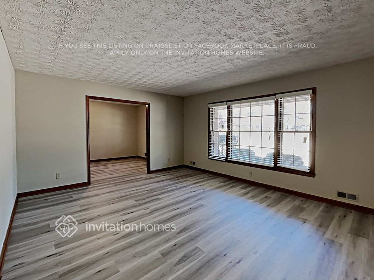 542 Kenwood Rd - Photo 3 of 14
