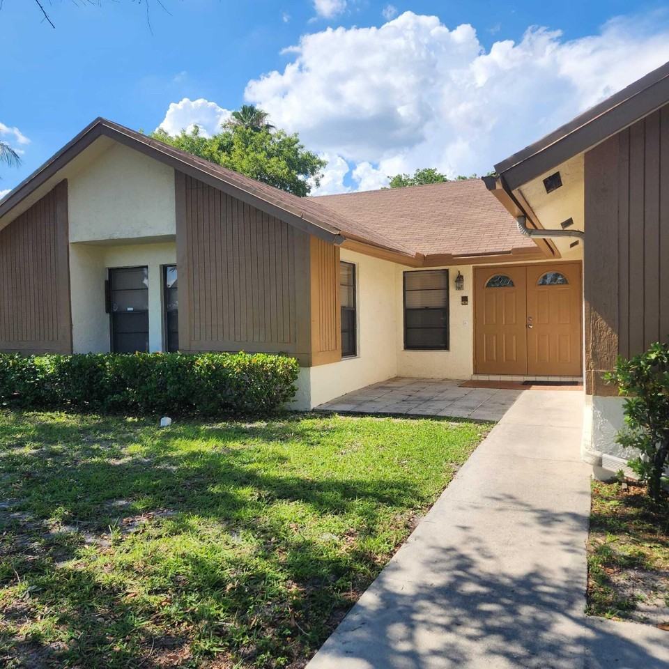9915 Nw 41st Ct #9915 - Photo 2 of 26