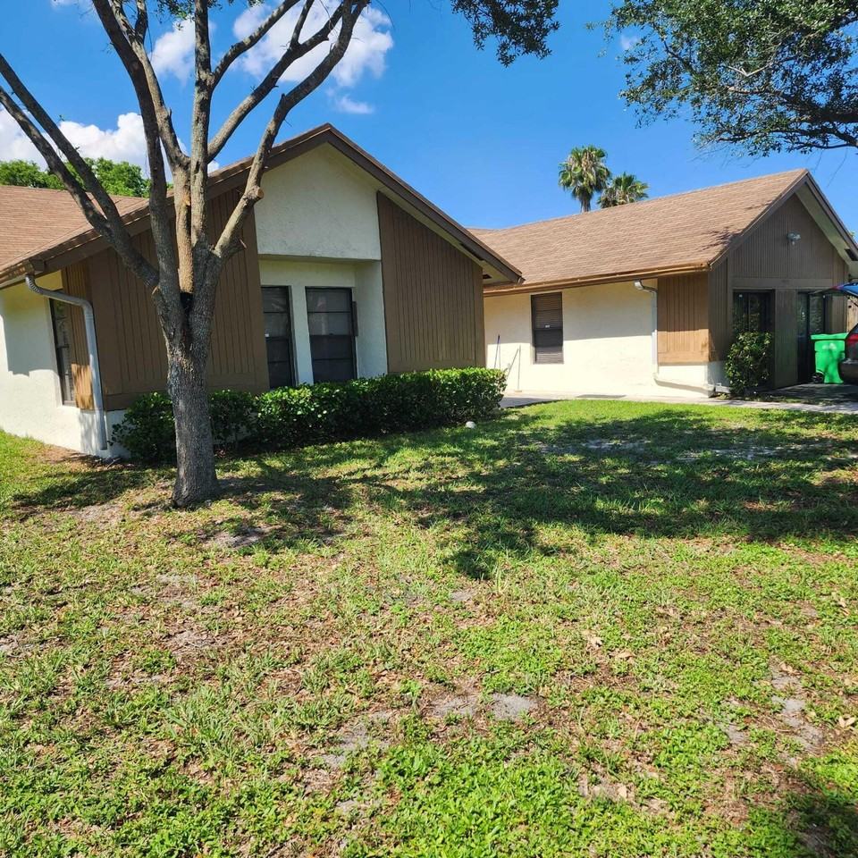 9915 Nw 41st Ct #9915 - Photo 3 of 26