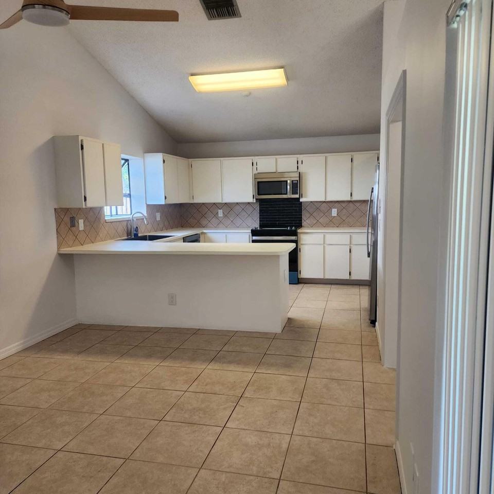 9915 Nw 41st Ct #9915 - Photo 4 of 26