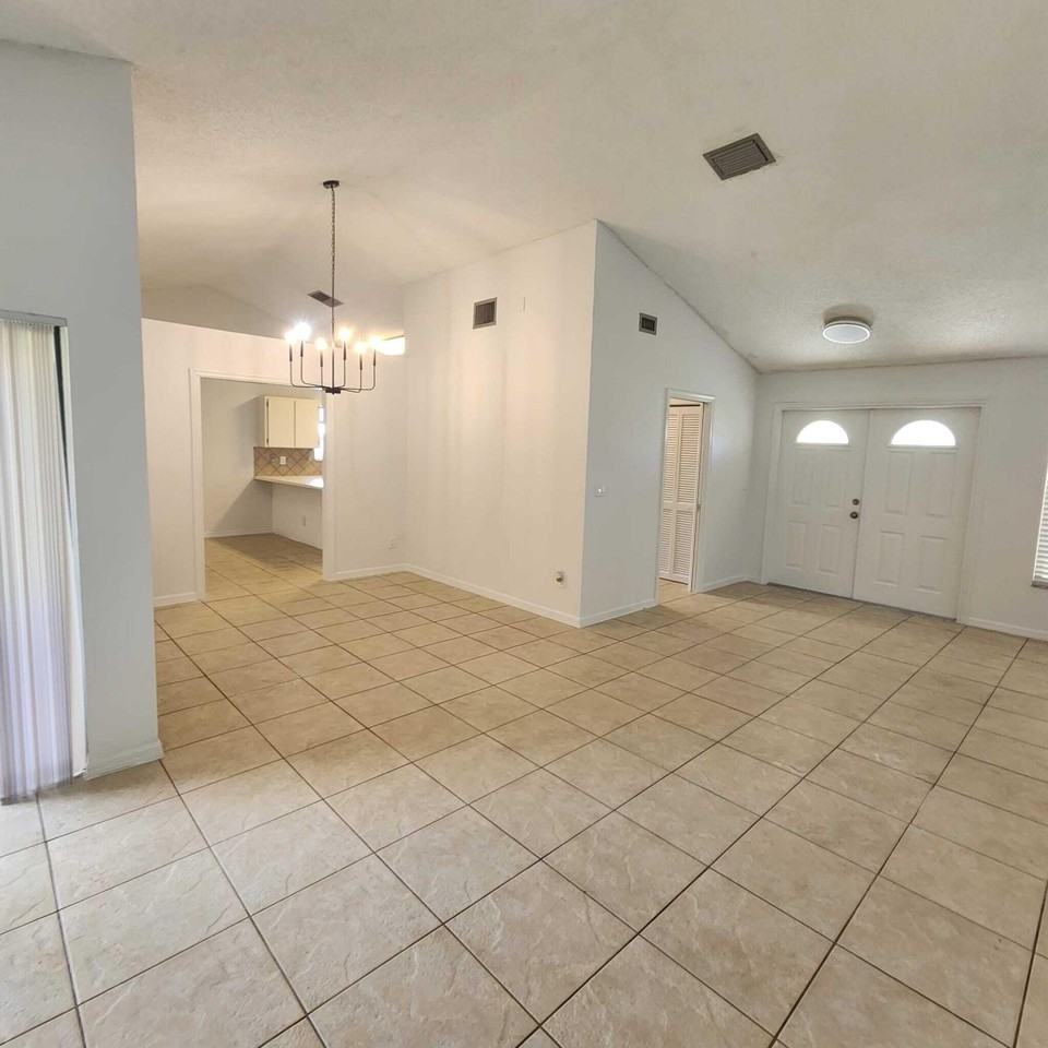 9915 Nw 41st Ct #9915 - Photo 6 of 26