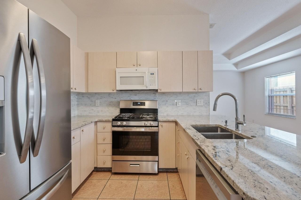 623 N L St #1LEFTSIDE - Photo 6 of 17
