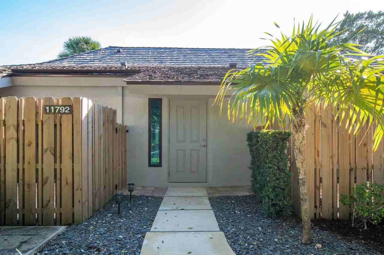 11792 Wimbledon Cir - Photo 3 of 33
