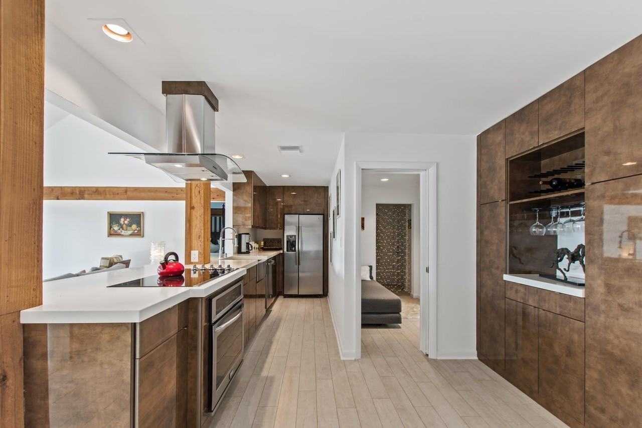 11792 Wimbledon Cir - Photo 6 of 33