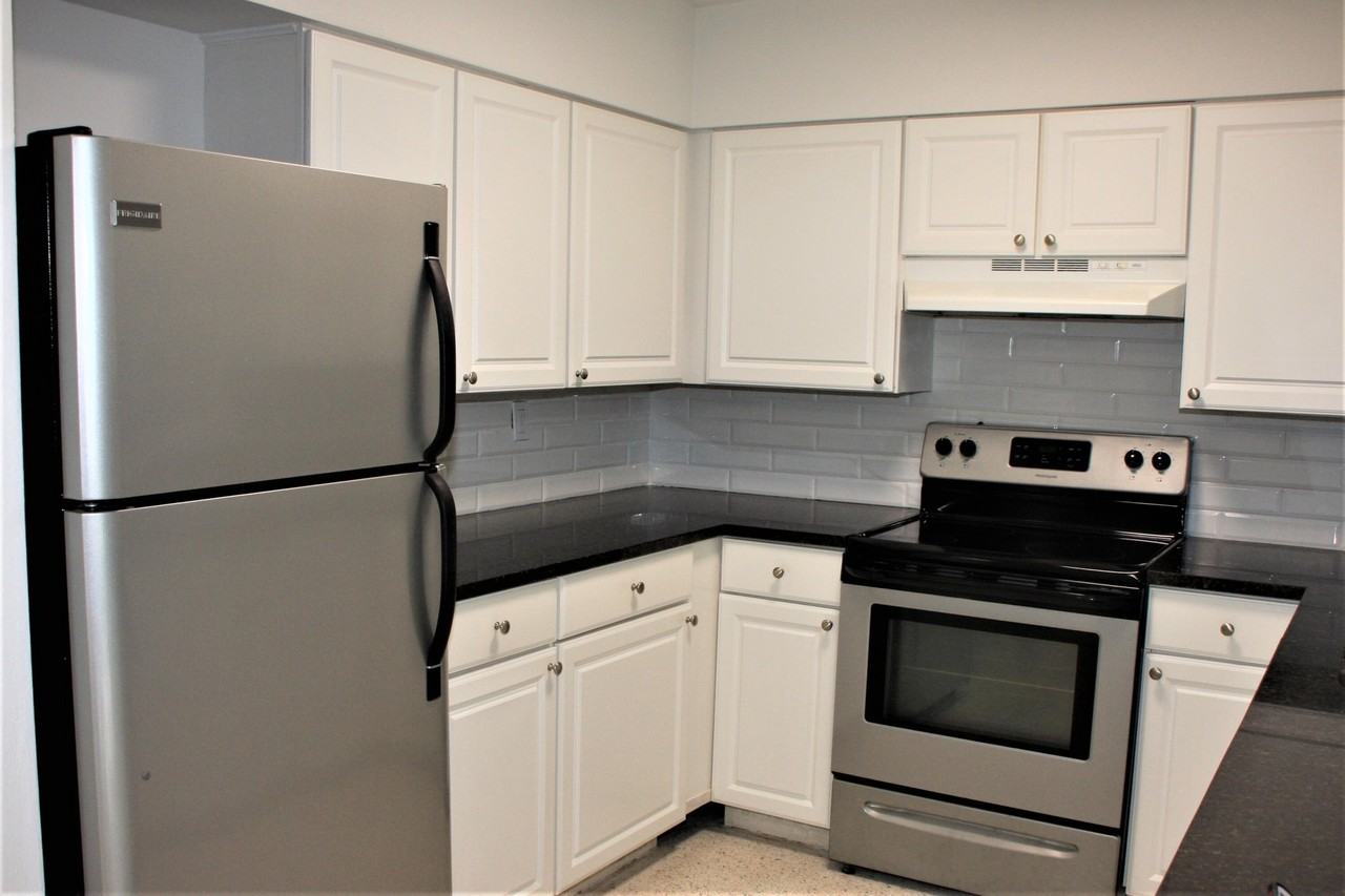 635 18th Pl - Photo 4 of 7