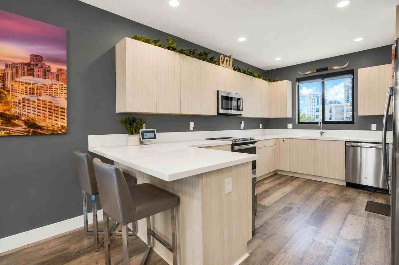 4716 Nw 84th Ct - Photo 2 of 34