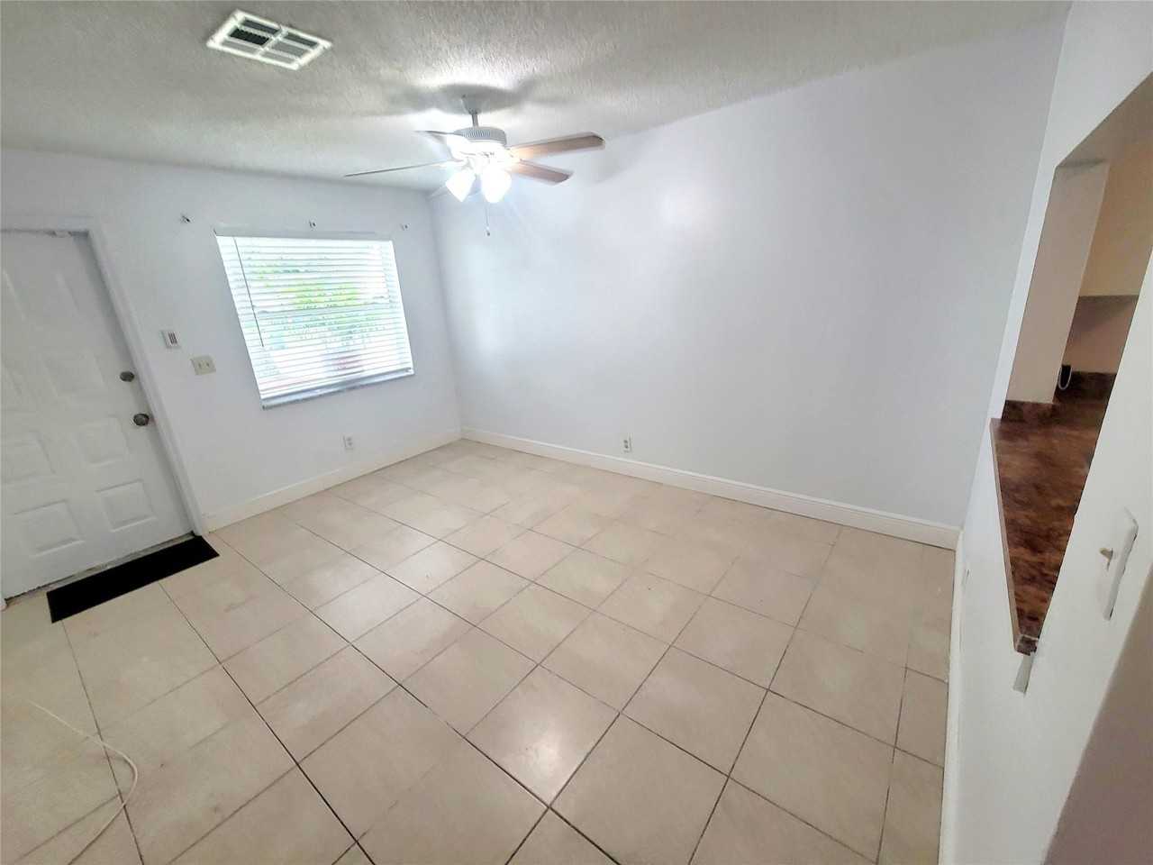 241 Ne 35th St #2 - Photo 5 of 14