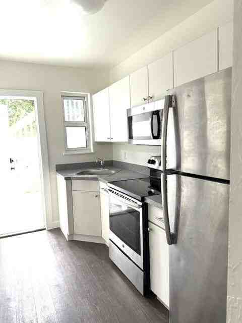 715 2nd Ave S #1 - Photo 5 of 16