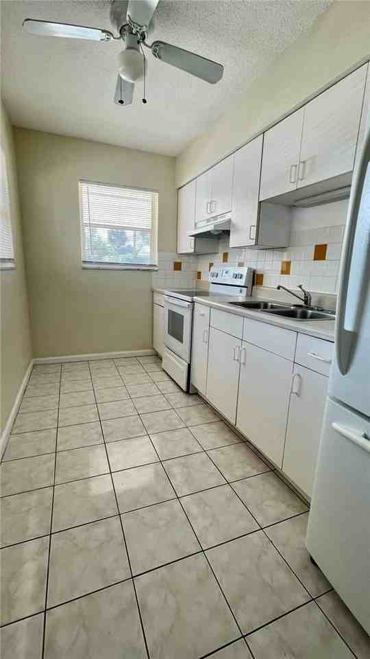1973 Ne 4th St - Photo 3 of 11