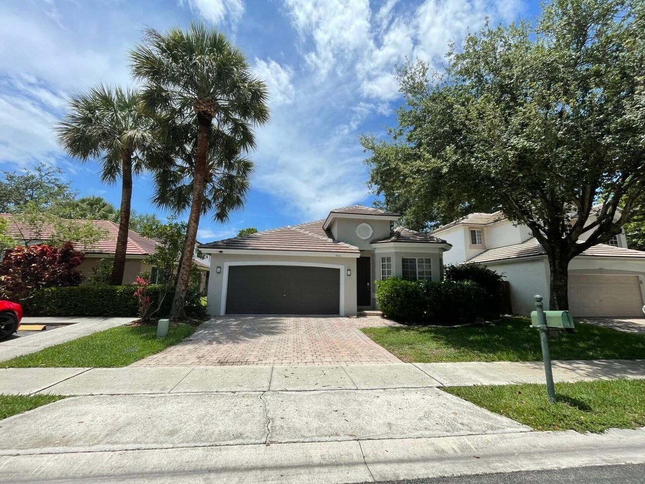 1806 Nw 98th Ave - Photo 2 of 50
