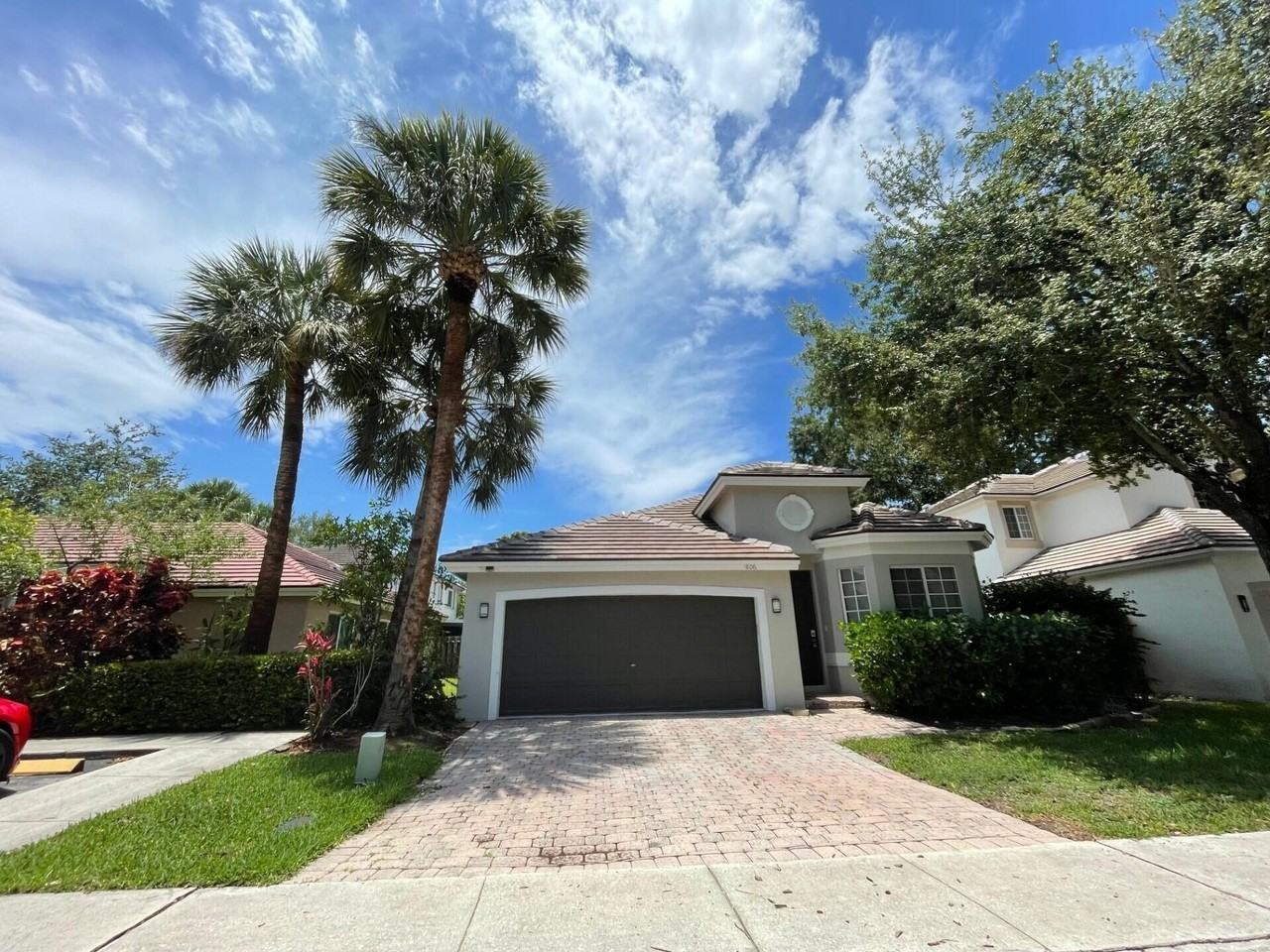 1806 Nw 98th Ave - Photo 3 of 50