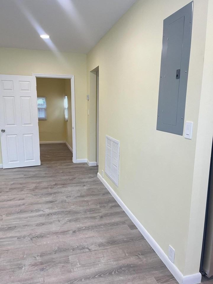 1172 Arizona Ave - Photo 5 of 8