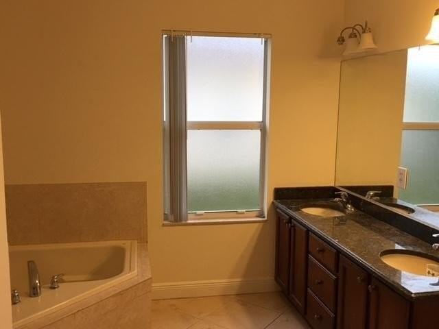 2357 Sw Norton St - Photo 2 of 10