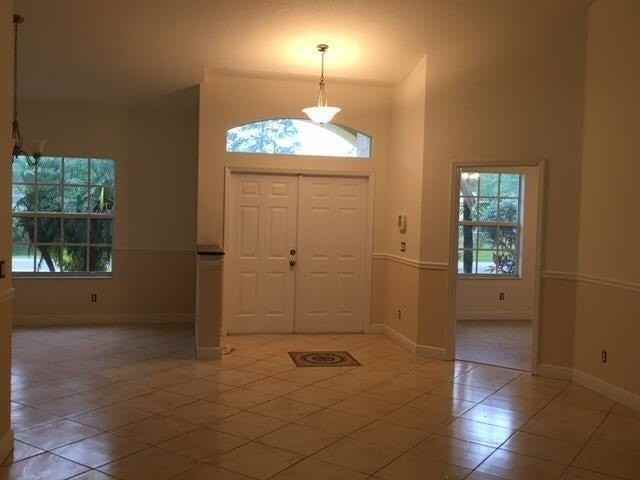 2357 Sw Norton St - Photo 3 of 10