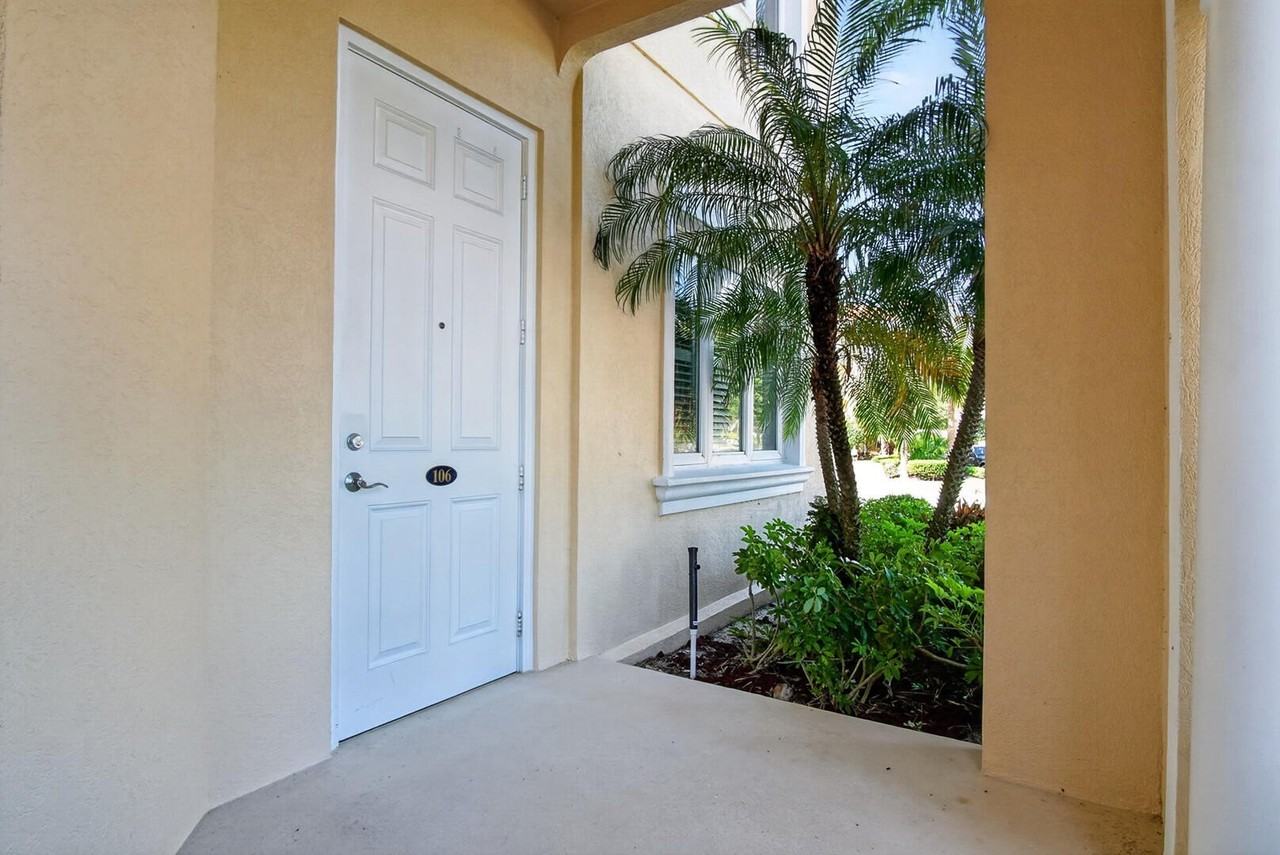 37 Harbour Isle Dr E #106 - Photo 4 of 50