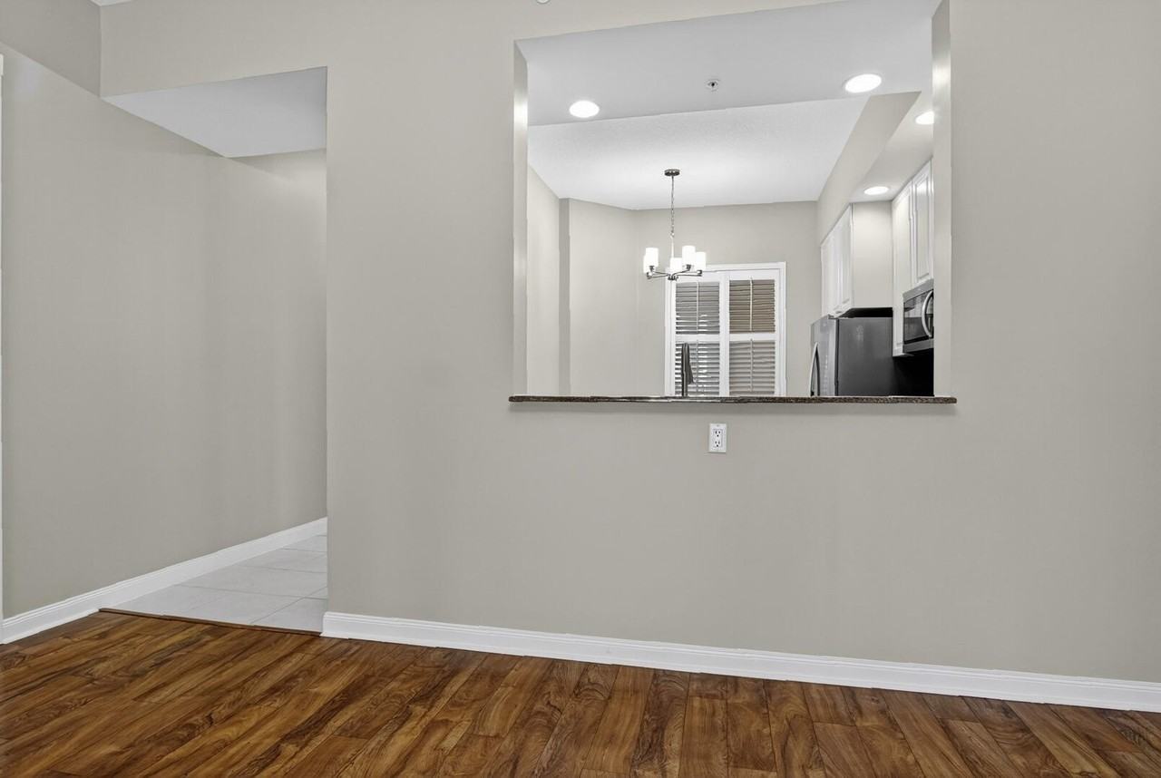 37 Harbour Isle Dr E #106 - Photo 6 of 50