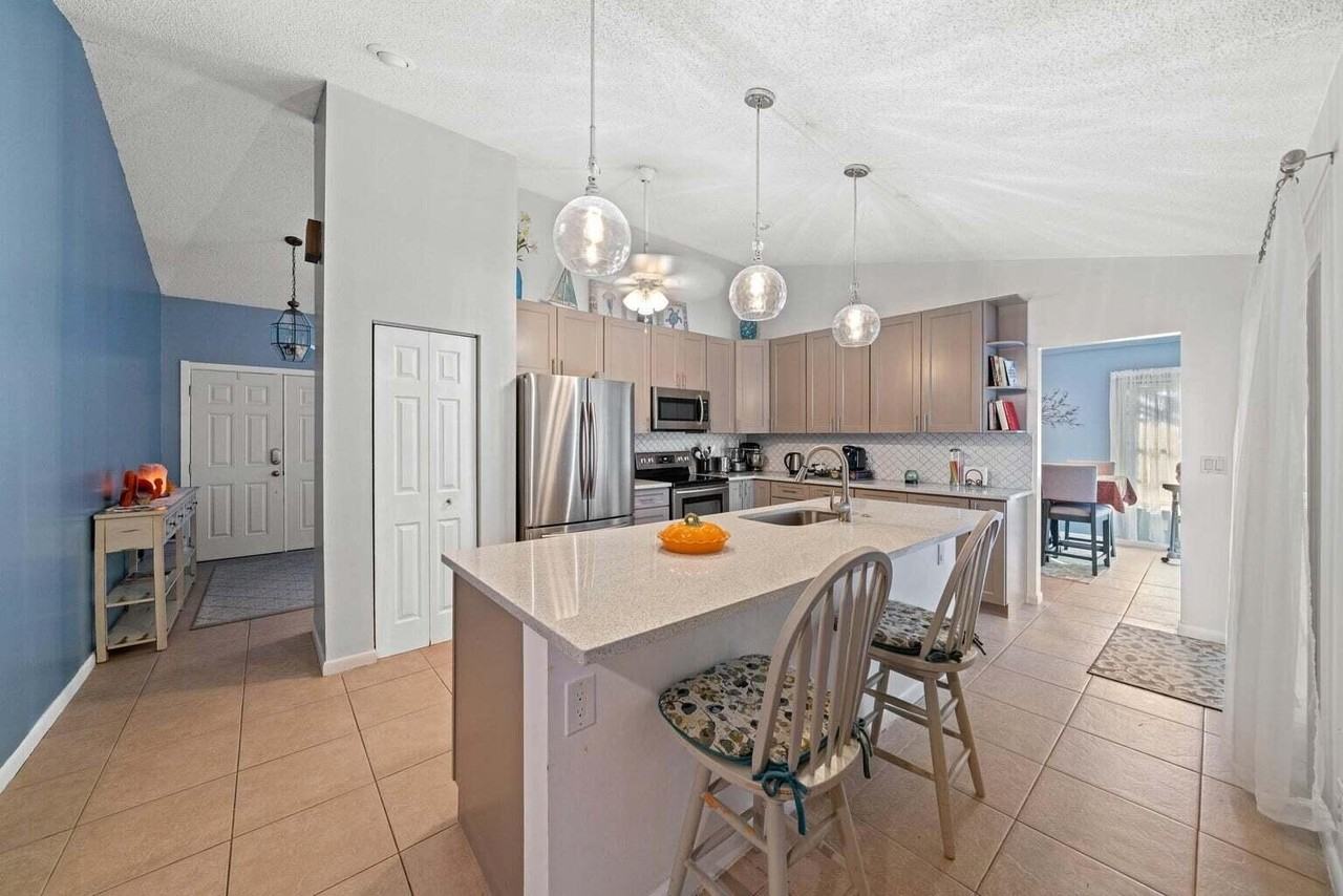 148 Ponce De Leon St - Photo 3 of 14