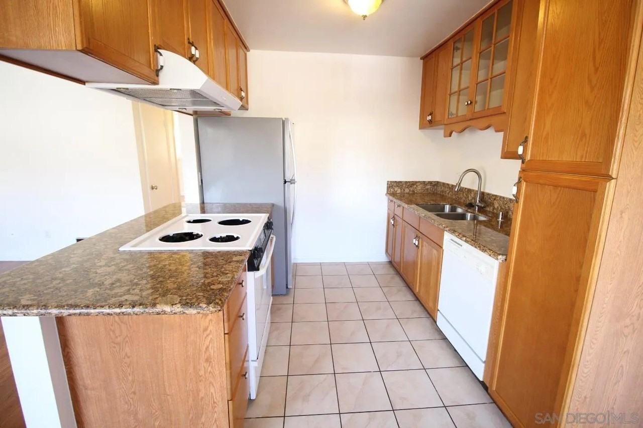 9516 Carroll Canyon Rd #212 - Photo 5 of 16