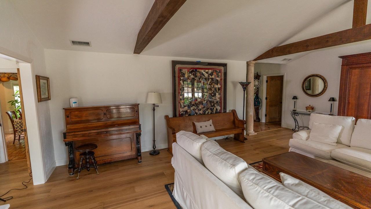 1146 N Fairview Ave - Photo 6 of 34