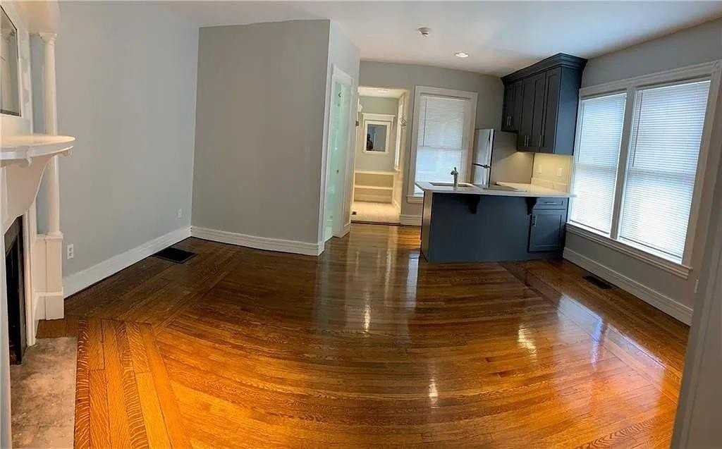 264 Bowen St #1W - Photo 3 of 10