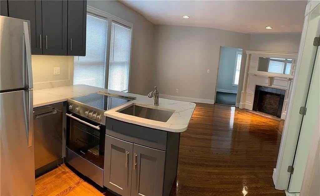 264 Bowen St #1W - Photo 4 of 10