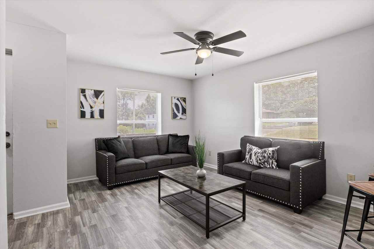 2114 Main St - Photo 2 of 17