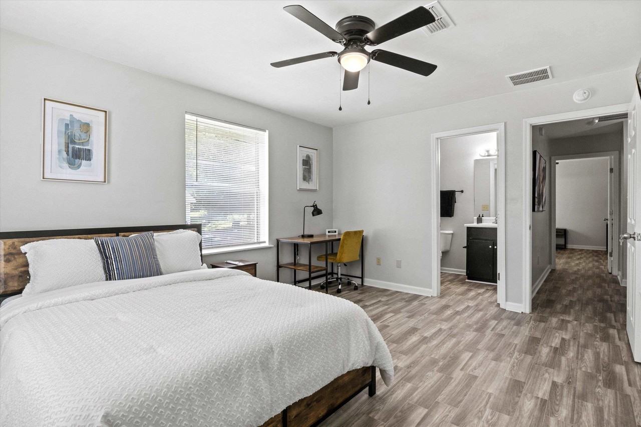 2114 Main St - Photo 7 of 17