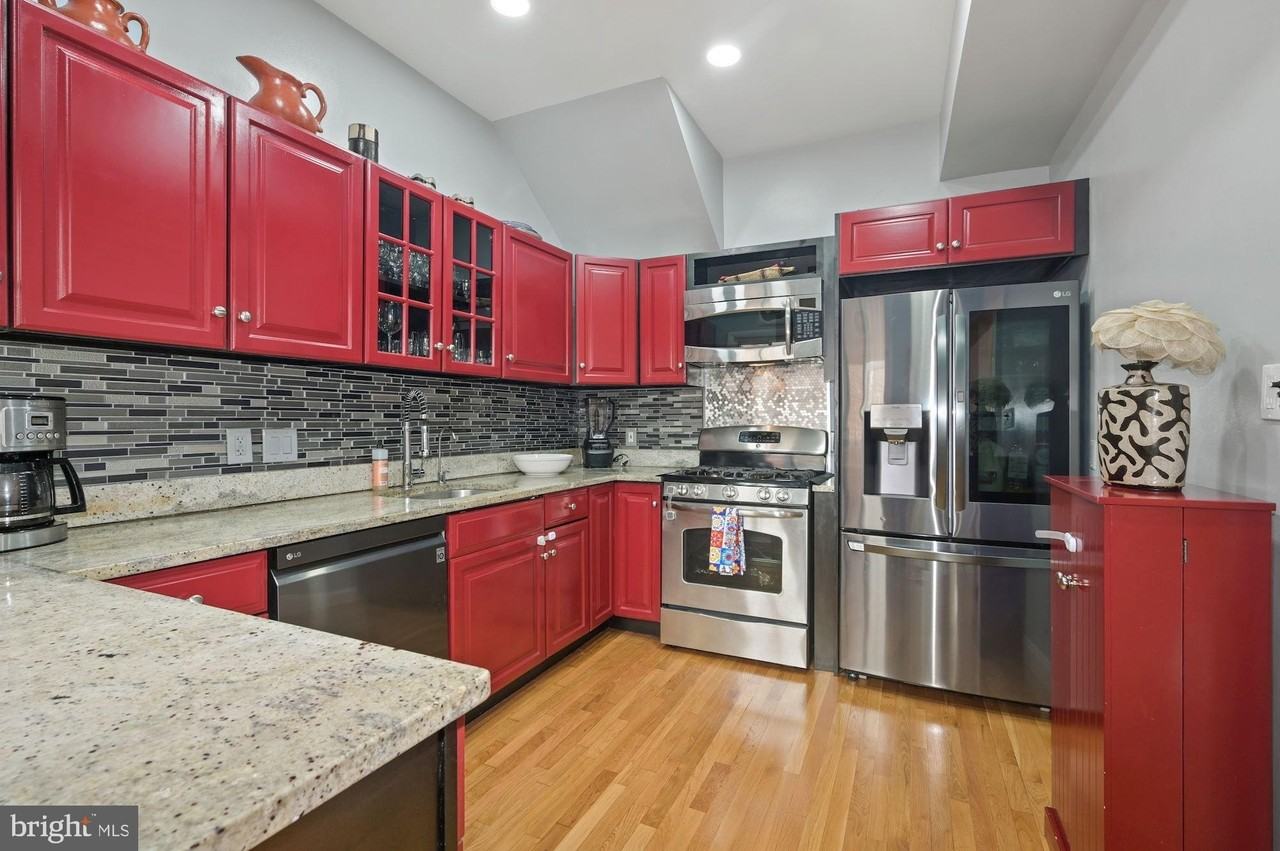 2231 Hall Pl Nw - Photo 4 of 23