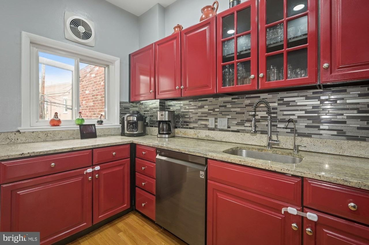 2231 Hall Pl Nw - Photo 5 of 23