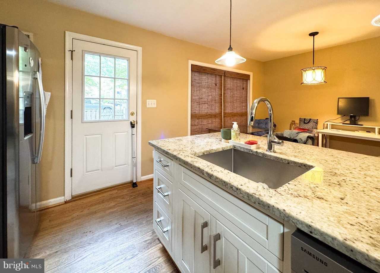 1603 Carlyle Dr - Photo 3 of 8