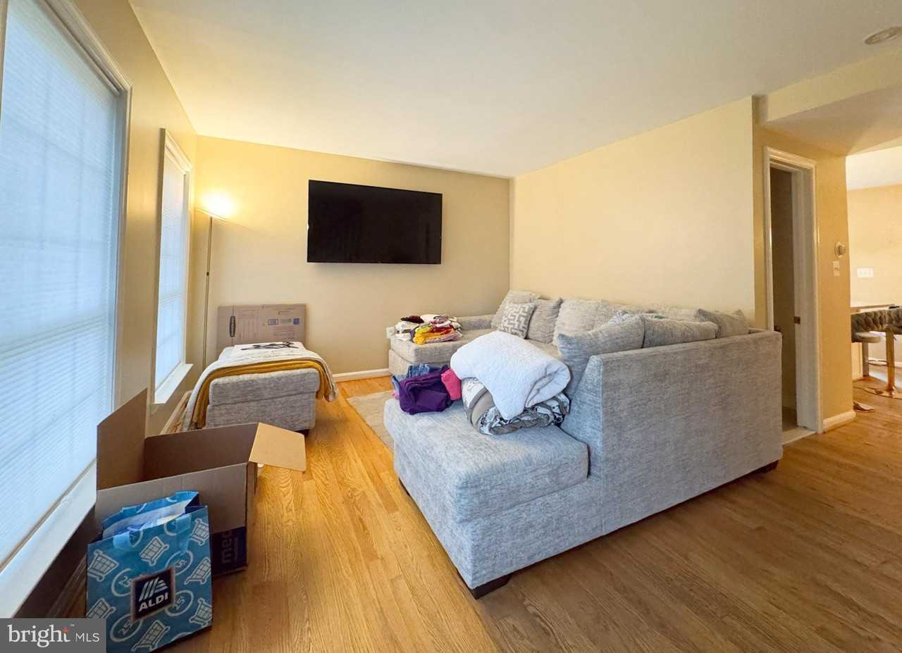 1603 Carlyle Dr - Photo 4 of 8