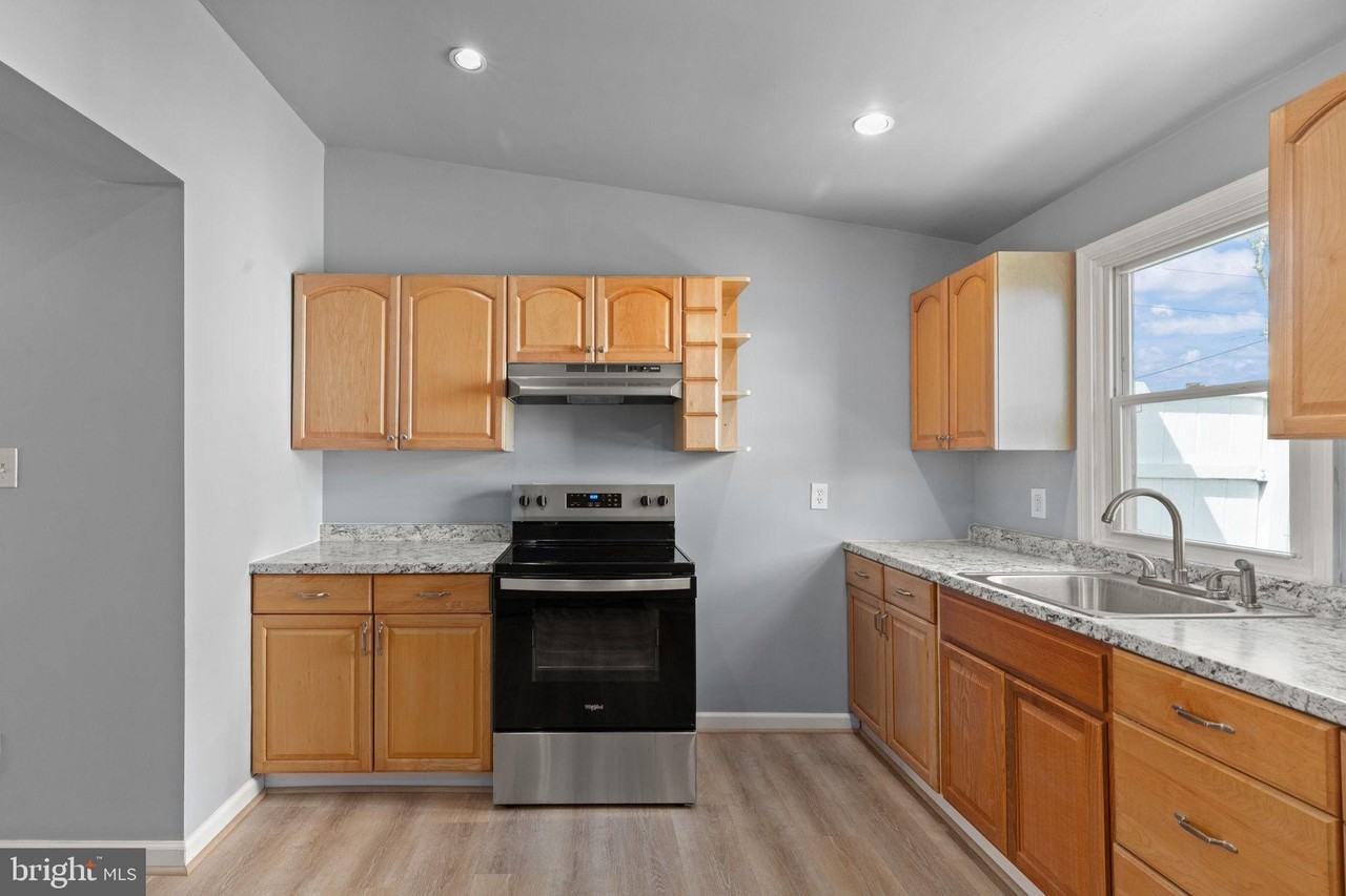 6552 Parnell Ave - Photo 7 of 17