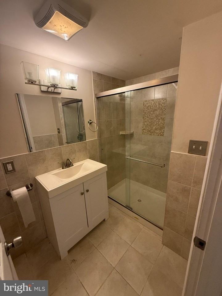 1907 Penhall Rd - Photo 5 of 50