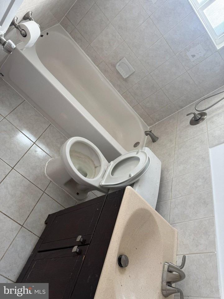 1907 Penhall Rd - Photo 7 of 50