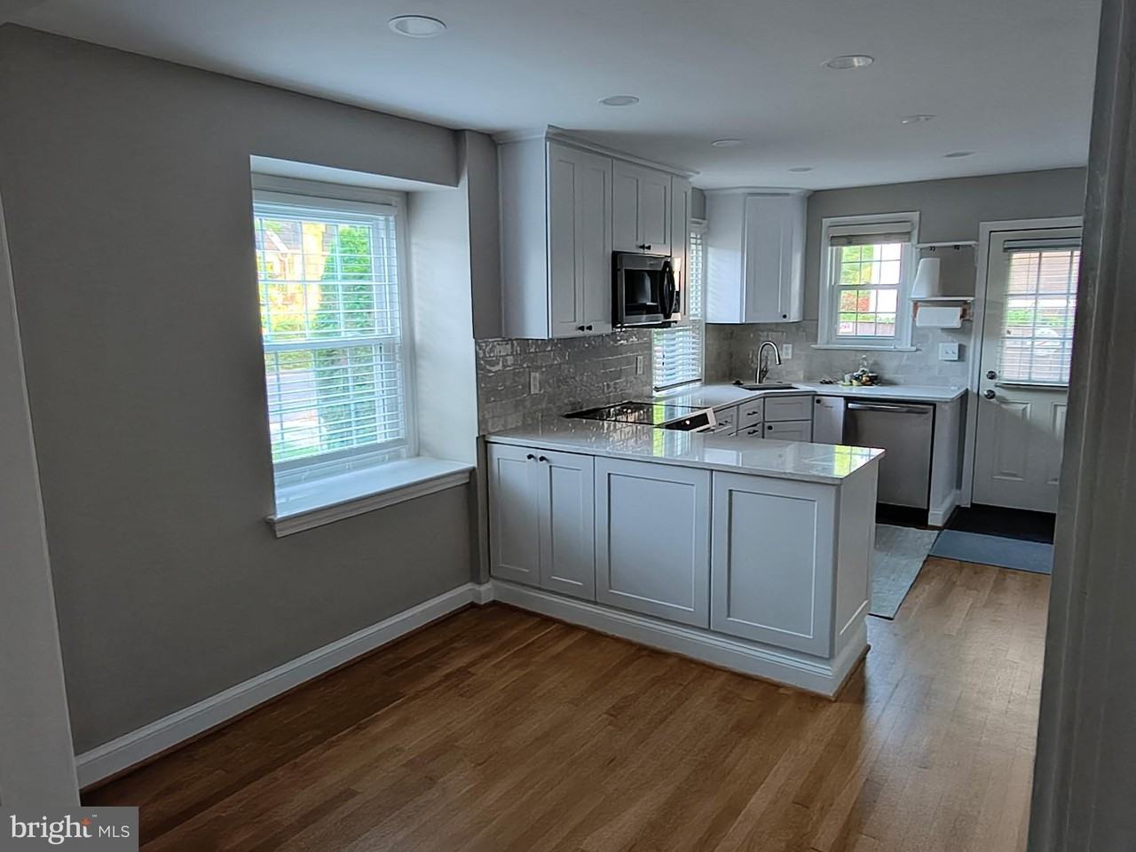 9316 Sudbury Rd - Photo 2 of 19