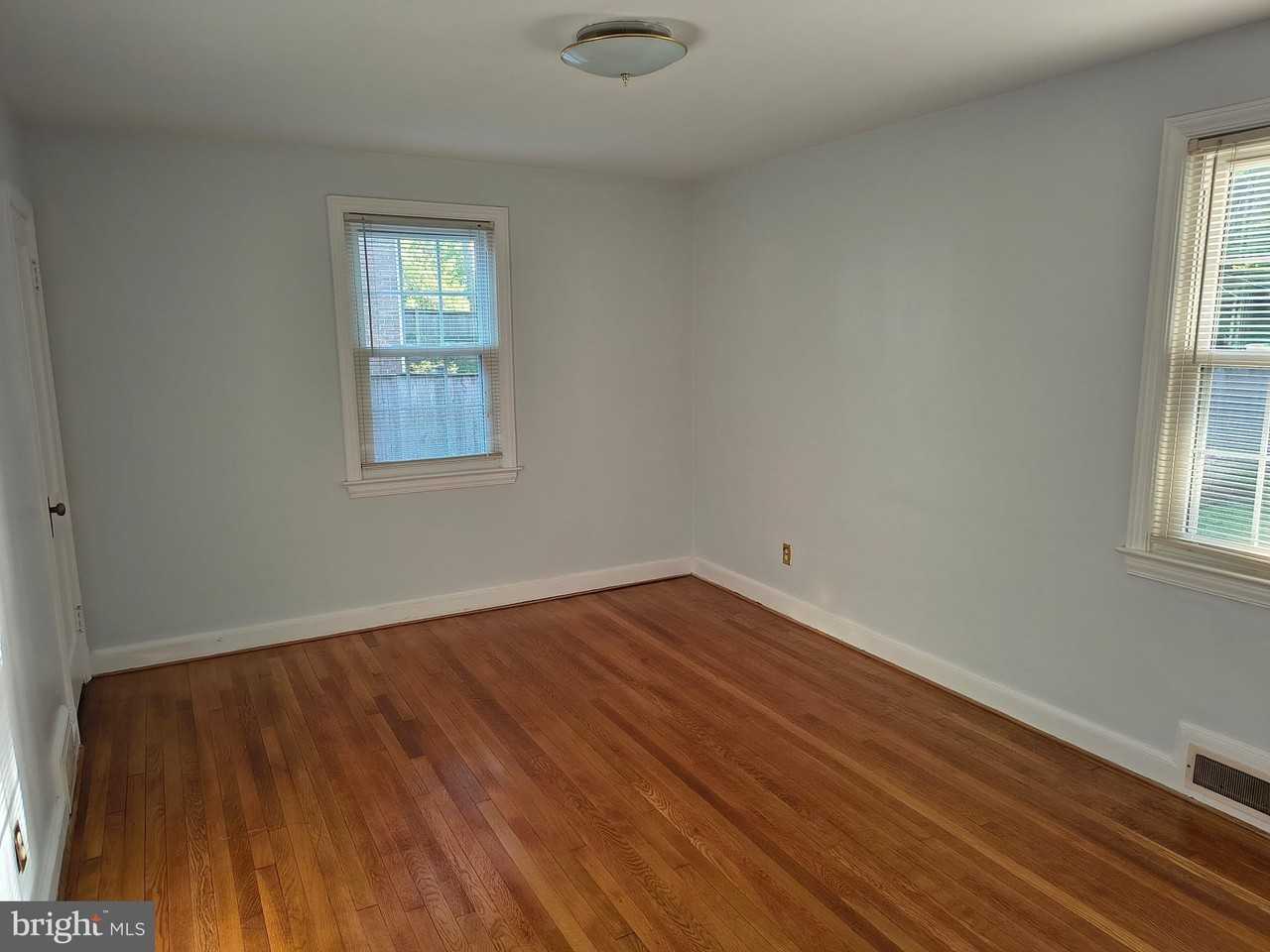 9316 Sudbury Rd - Photo 4 of 19