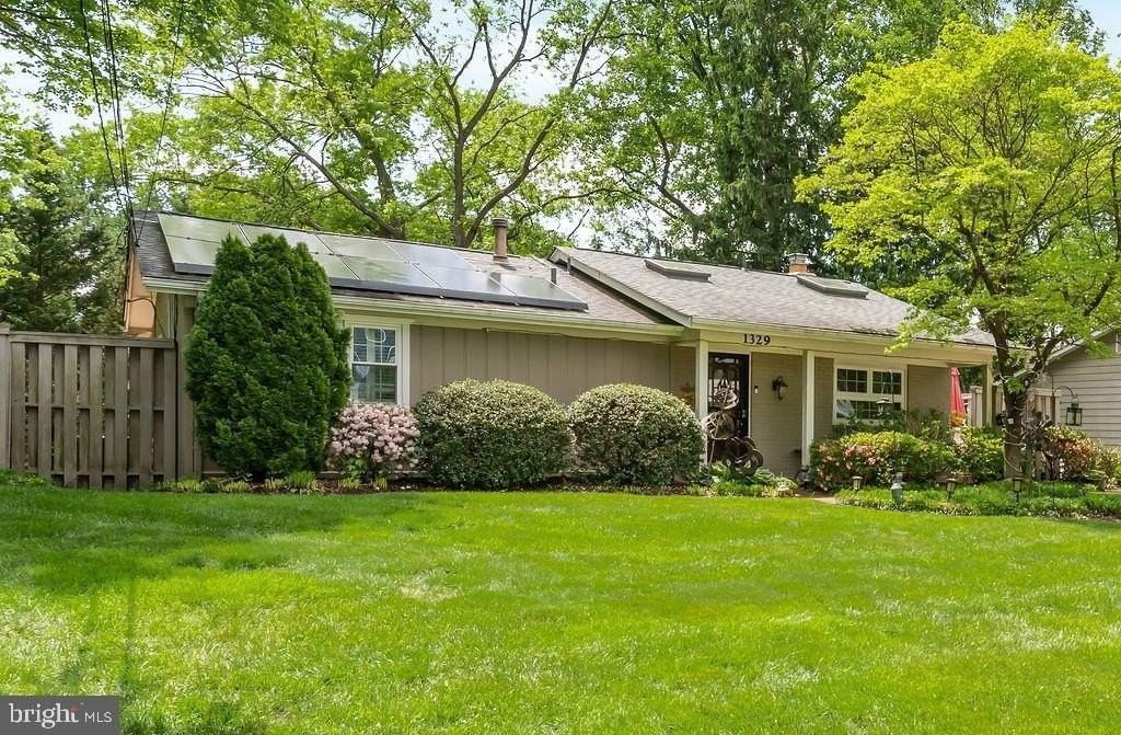 1329 Gresham Rd - Photo 2 of 50
