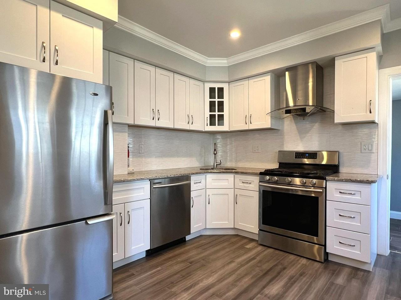 216 Lakeview Ave - Photo 4 of 20