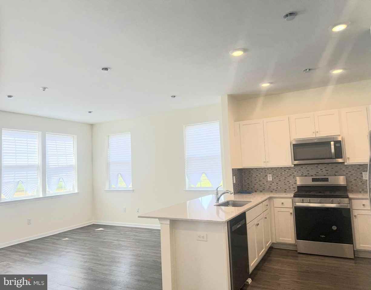 324 Mazzeo Dr - Photo 3 of 21