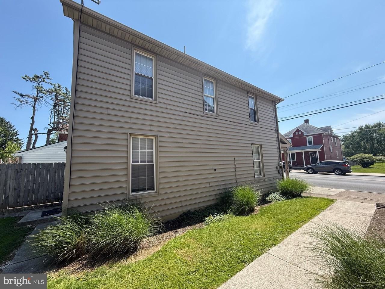 219 N Queen St - Photo 3 of 21