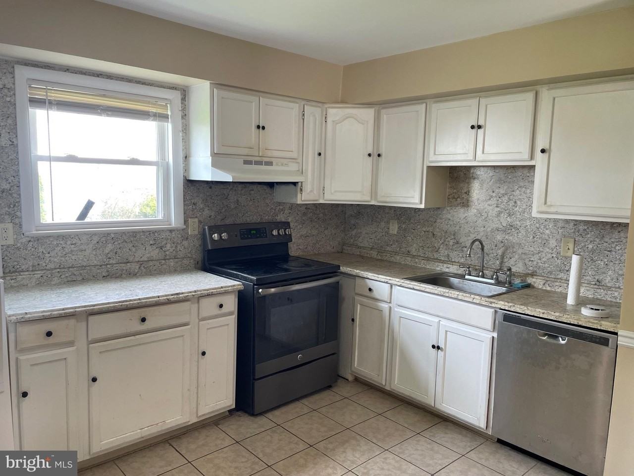 1933 Juniper Ln #25 - Photo 5 of 23