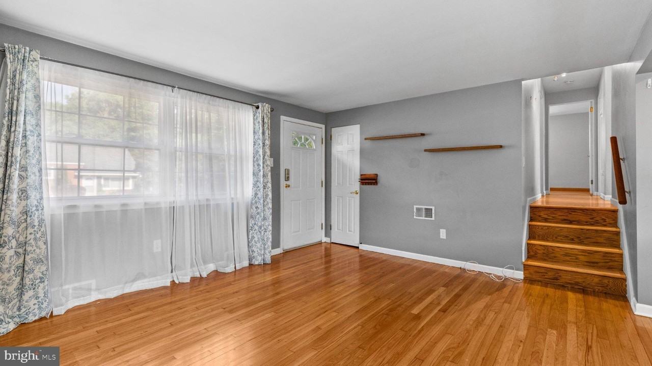 203 Ashwood Way - Photo 7 of 30