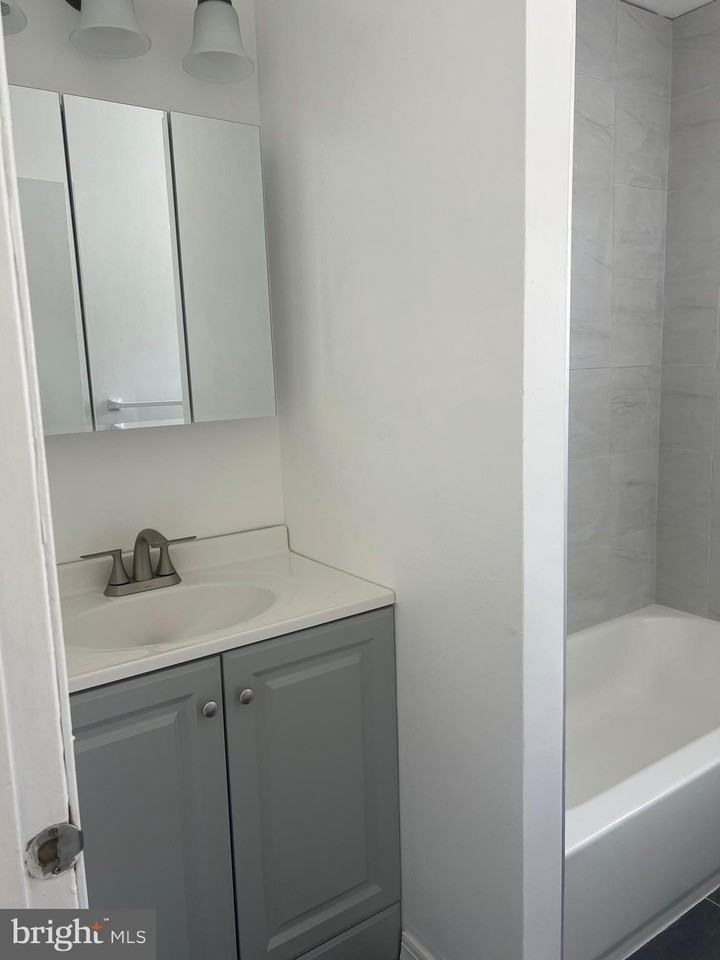 521 Corinthian Ave - Photo 5 of 10