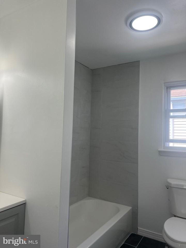 521 Corinthian Ave - Photo 6 of 10