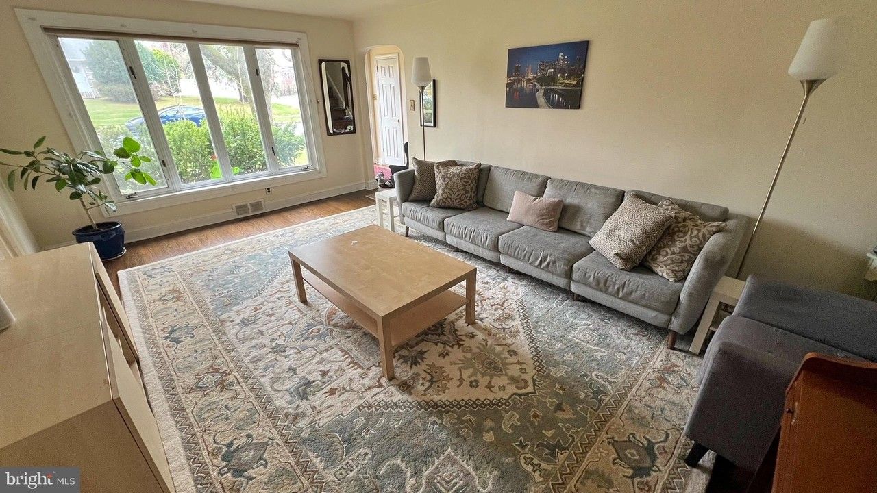 1643 Mount Pleasant Rd - Photo 3 of 13