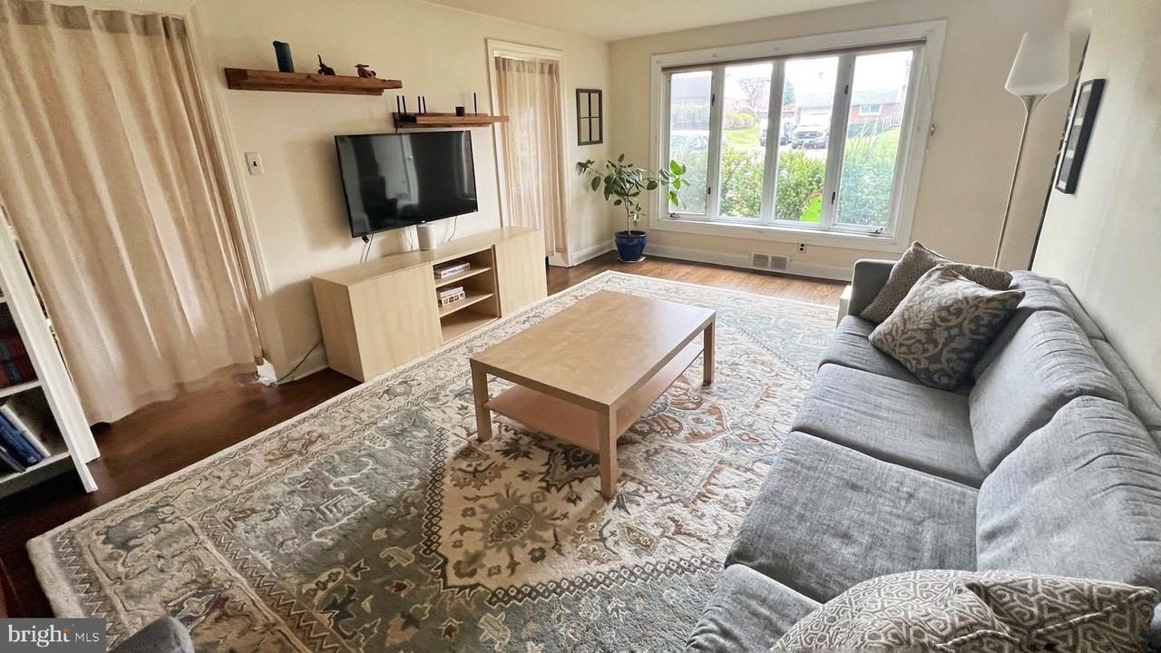 1643 Mount Pleasant Rd - Photo 4 of 13